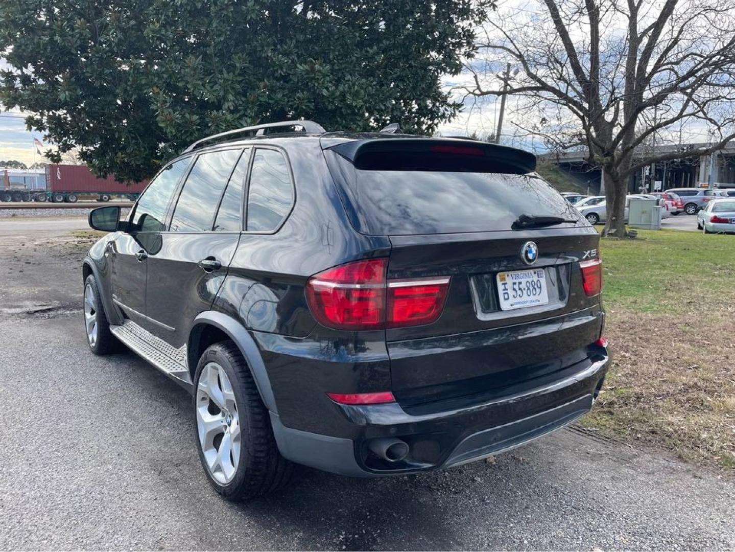 2012 Black /Black BMW X5 (5UXZW0C50CL) with an I6 M57 Diesel engine, Automatic transmission, located at 5700 Curlew Drive, Norfolk, VA, 23502, (757) 455-6330, 36.841885, -76.209412 - 2012 BMW X5 35D -DIESEL -Great condition -4 brand new 20” tires -New state inspection -Fresh oil change -Well optioned -Sport seats -Comfort access -Back up and 360 cam -Bluetooth Audio -Premium HK sound -Navigation -4 zone climate control -Black headliner -Shadowline trim - Photo#5